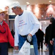 Arkivbild. Trump-supportarna Tom och Barbara Bechler på besök i Trump Tower.