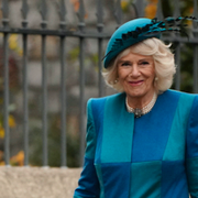 Drottning Elizabeth II och prins Charles med hertiginnan Camilla