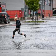 KÅLLERED 20230809
Översvämning i Kållered centrum. Stora mängder regn har fallit till följd av ovädret Hans
Foto: Björn Larsson Rosvall / TT / kod 9200