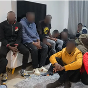 Ett 20-tal personer hittades i en lägenhet i Nairobi.