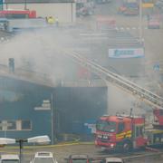 En brand utbröt på tisdagen i en av Volvo Cars byggnader i Torslanda i Göteborg. Enligt Volvo brinner det i en btggnad i anslutning till forskningsavdelningen.