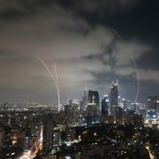 Iranska robotar över Israel under natten. 