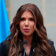 Kristi Noem är på väg till översvämningsdrabbade Texas. 