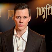  Bill Skarsgård. 