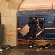 Förödelsen efter självmordsbomben i tunnelbanan, 3 april.