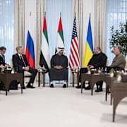 Amerikanska och ukrainska företrädare under gårdagens samtal.