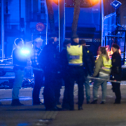 Bilder från olycksplatsen vid Tekniska högskolans hållplats i Stockholm.