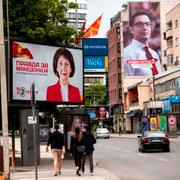 Valaffischer på de båda huvudkandidaterna Gordana Siljanovska-Davkova och Stevo Pendarovski. 