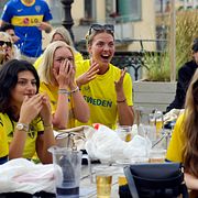 Svenska supportrar på Mosebacke i Stockholm under fotbolls-EM 2021-