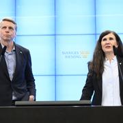 Miljöpartiets språkrör Märta Stenevi och avgående språkrör Per Bolund.