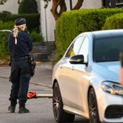 GÖTEBORG 20230518
Två män i 20-årsåldern har skjutits i Askim i Göteborg. Båda har förts med ambulans till sjukhus och skadeläget är oklart.
Foto: Björn Larsson Rosvall / TT / kod 9200