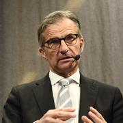 Åsa Olli Segendorf, chef för avdelningen penningpolitik och riksbankschefen Erik Thedéen.