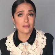 Salma Hayek presenterar insamlingen i ett filmklipp på Instagram.