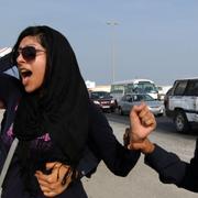 Oppositionen i Bahrain protesterar mot regeringen.