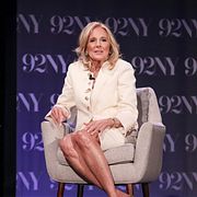 Jill Biden under bokturnén.