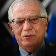 EU:s utrikeschef Josep Borrell/Brand efter flygräd mot Gaza. 