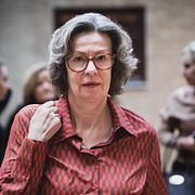 Arkivbild. Birgitte Bonnesen på väg mot tingsrättsförhandlingarna i Stockholm, 2022.