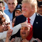 Donald Trump möter väljare i Florida på tisdagen.