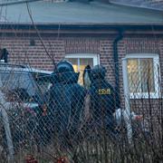 Polis på plats efter en explosion på Hässleholms Tekniska skola i december 2018. 