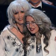 Årets pristagare Emmylou Harris och Evelyn Glennie