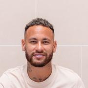 Neymar med ordförande för Al Hilal, Fahad Bin Saad Bin Nafel.