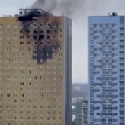 En ukrainsk drönare uppges ha slagit ner i en rysk byggnad.