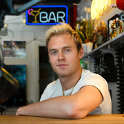 Fredrik Söderholm har hamnat i ett bråk med den ryska ambassaden i Stockholm.