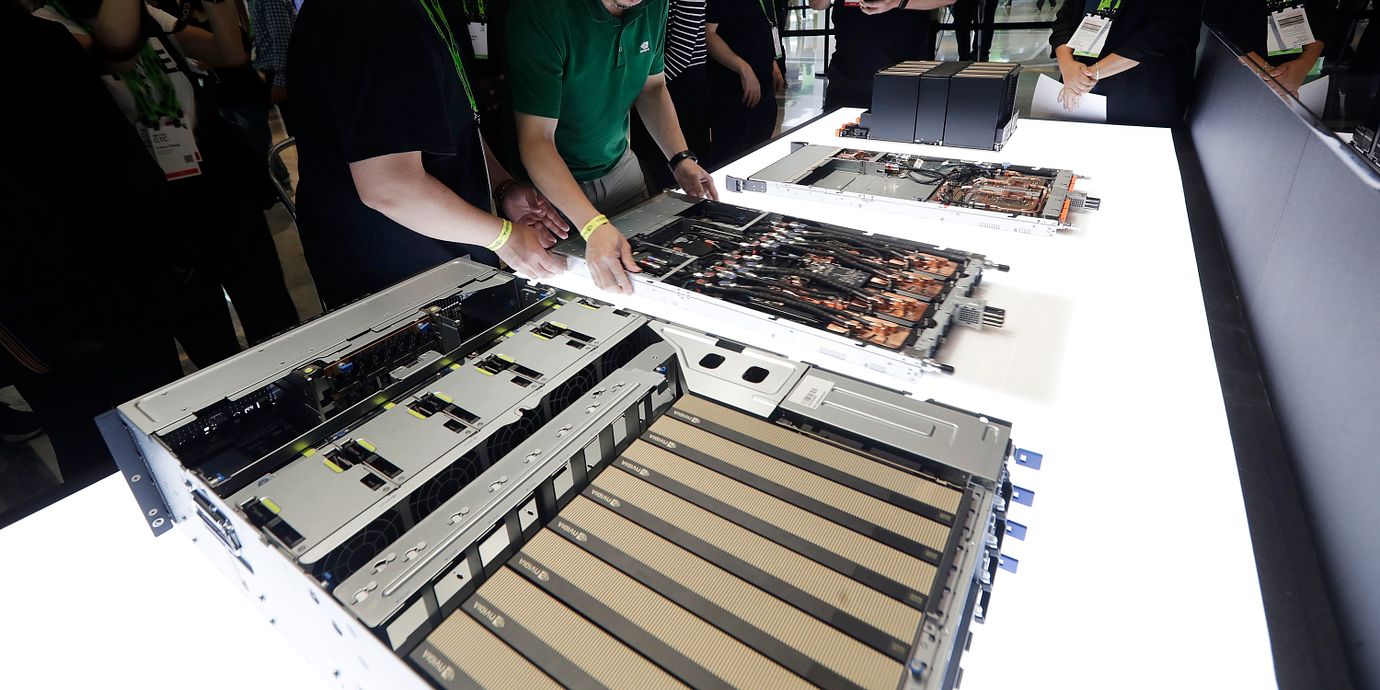 Nvidia-personal visar HGX-plattformen (inklusive HGX B300, GB300 RTX Pro server, Compute Tray och NVLink Switch Tray).