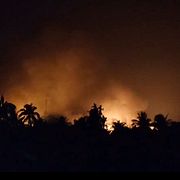 Arkivbild från en brand efter en attack i delstaten Rakhine i maj 2024.