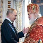 Vladimir Putin i kyrka i Moskva, arkivbild. 