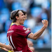 Örgrytes Noah Christoffersson jublar efter 2-2.