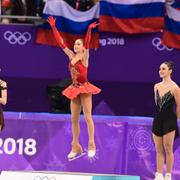 Alina Zagitova, i mitten.