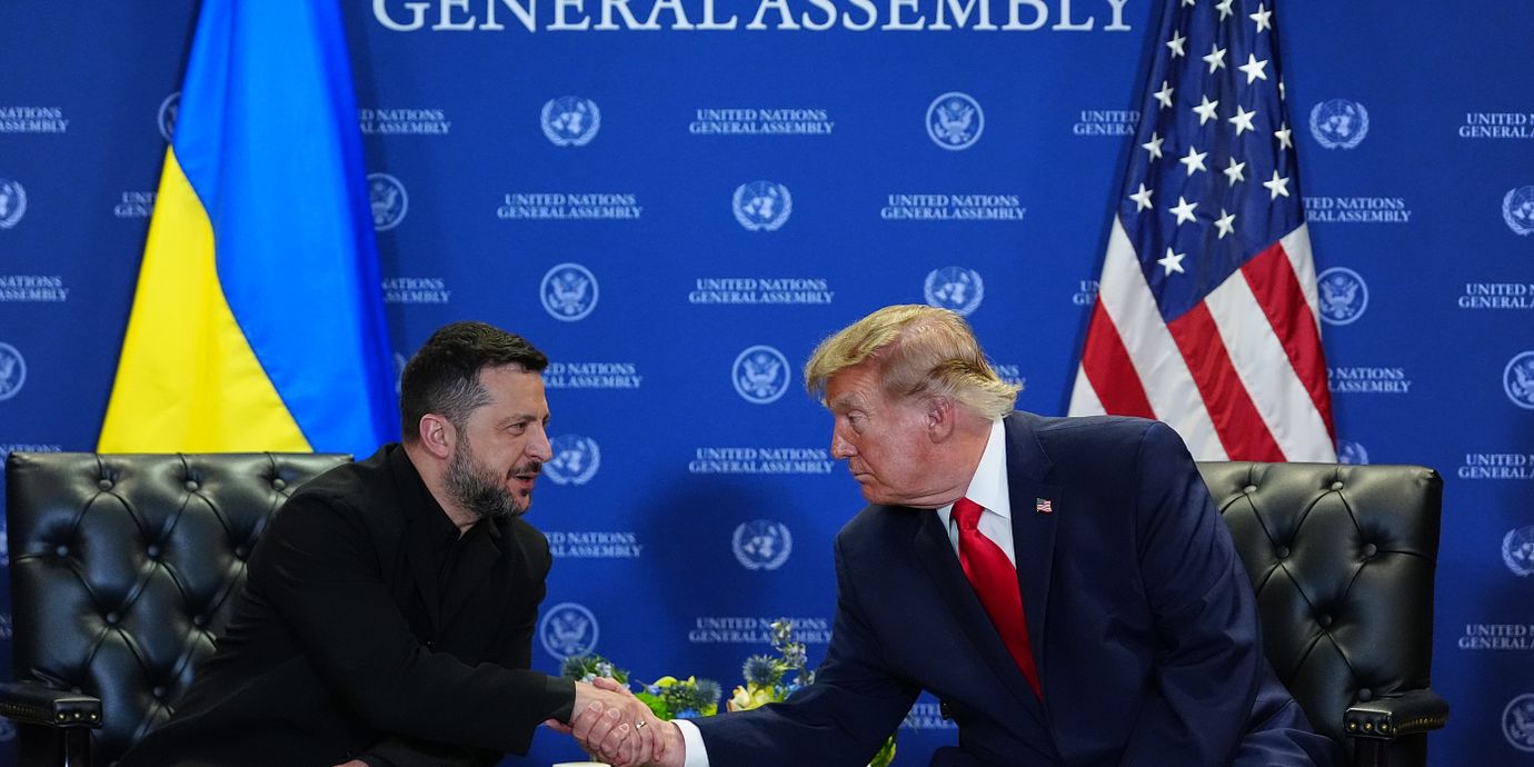 Ukrainas president Volodymyr Zelenskyj och hans amerikanske motsvarighet Donald Trump träffas i New York.