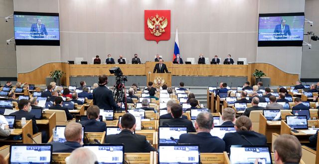 Sergey Lavrov talar i det rysak underhuset i Duman.  AP