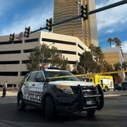 Polisen utanför hotellet Trump Tower i Las Vegas.