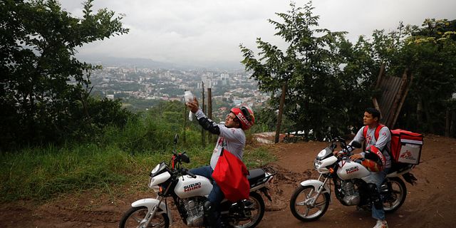 Läkare utan gränser släpper ut laboratorieuppfödda myggor i Honduras. Bild från augusti. Elmer Martinez / AP