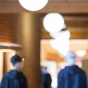 VÄSTRA GÖTALAND, SVERIGE 20250410
Elever har rast. Klocka i korridor på skola.
Foto: Viktoria Bank / TT / Kod 12190