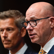 Kontrolltorn i Nashville, FAA-chefen Bryan Bedford och transportminister Sean Duffy. 