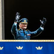 Kronprinsessan Victoria, prins Oscar, prins Daniel, kung Carl Gustaf och drottning Silvia på balkongen vid firandet av kung Carl Gustafs födelsedag på Stockholms slott på söndagen. 
