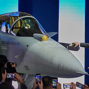 Micael Johansson med Gripen i Brasilien. 