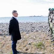 Finlands president Alexander Stubb under ett besök på Älvsborgs amfibieregemente. 