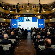 Marco Rubio talar i München.