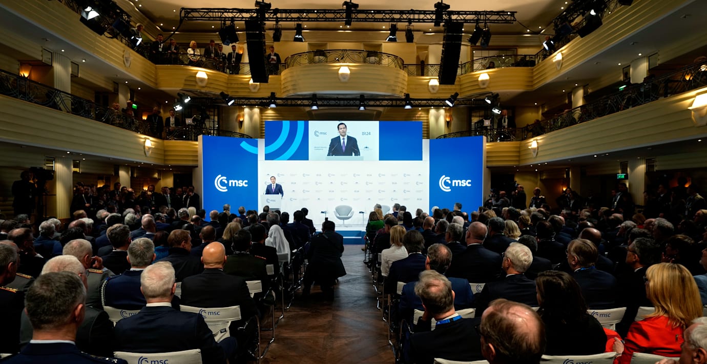 Marco Rubio talar i München.