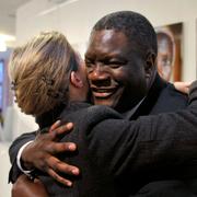 Arkivbild: Denis Mukwege tog emot Palmepriset år 2008. 