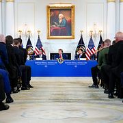 Trump talar inför gruvindustritoppar.
