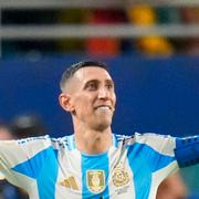 Det argentinska laget firar efter Lautaro Martinez 1–0-mål i förlängning. 