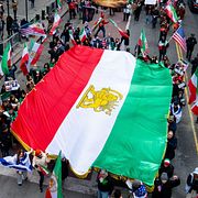 Folk protesterar mot Irans regim i New York.