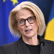 Finansminister Elisabeth Svantesson (M) presenterar extra ändringsbudgeten med åtgärder som ska stötta hushåll och företag