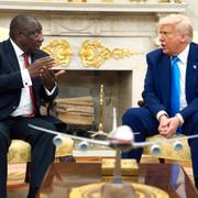 Sydafrikas president Cyril Ramaphosa möter Donald Trump i Vita huset.