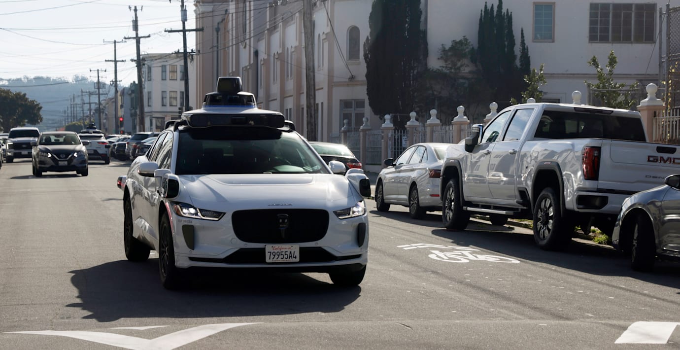 Ett förarlöst fordon från Waymo.